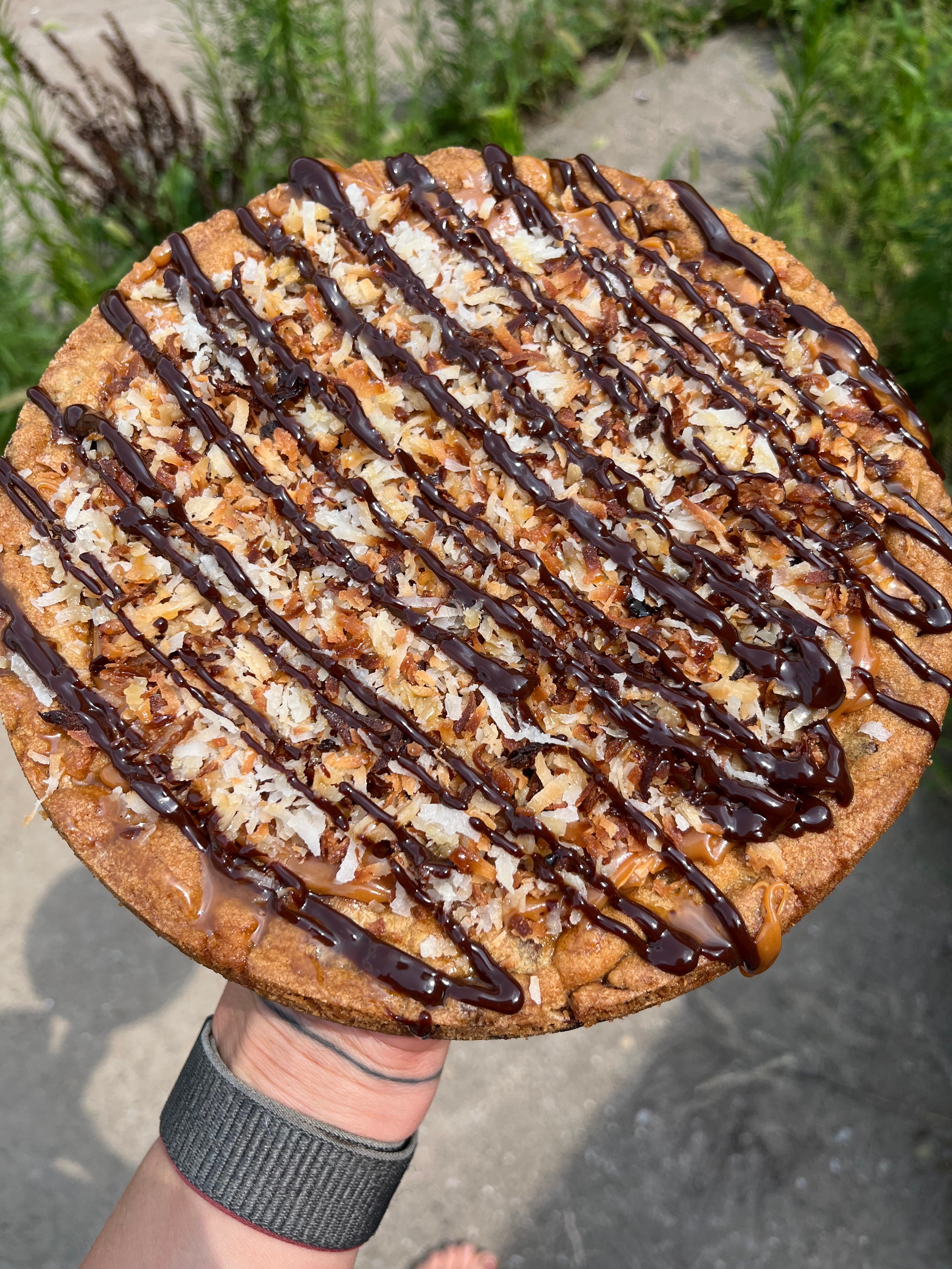 Maisie & Maya's Magic Cookie Cake